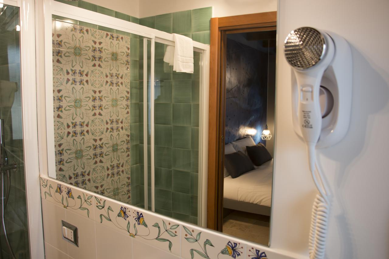 La Cattedrale Dai Tetti Bed & Breakfast Trani Exterior photo
