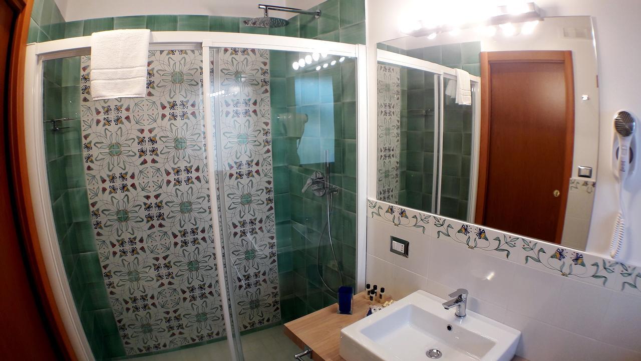 La Cattedrale Dai Tetti Bed & Breakfast Trani Exterior photo